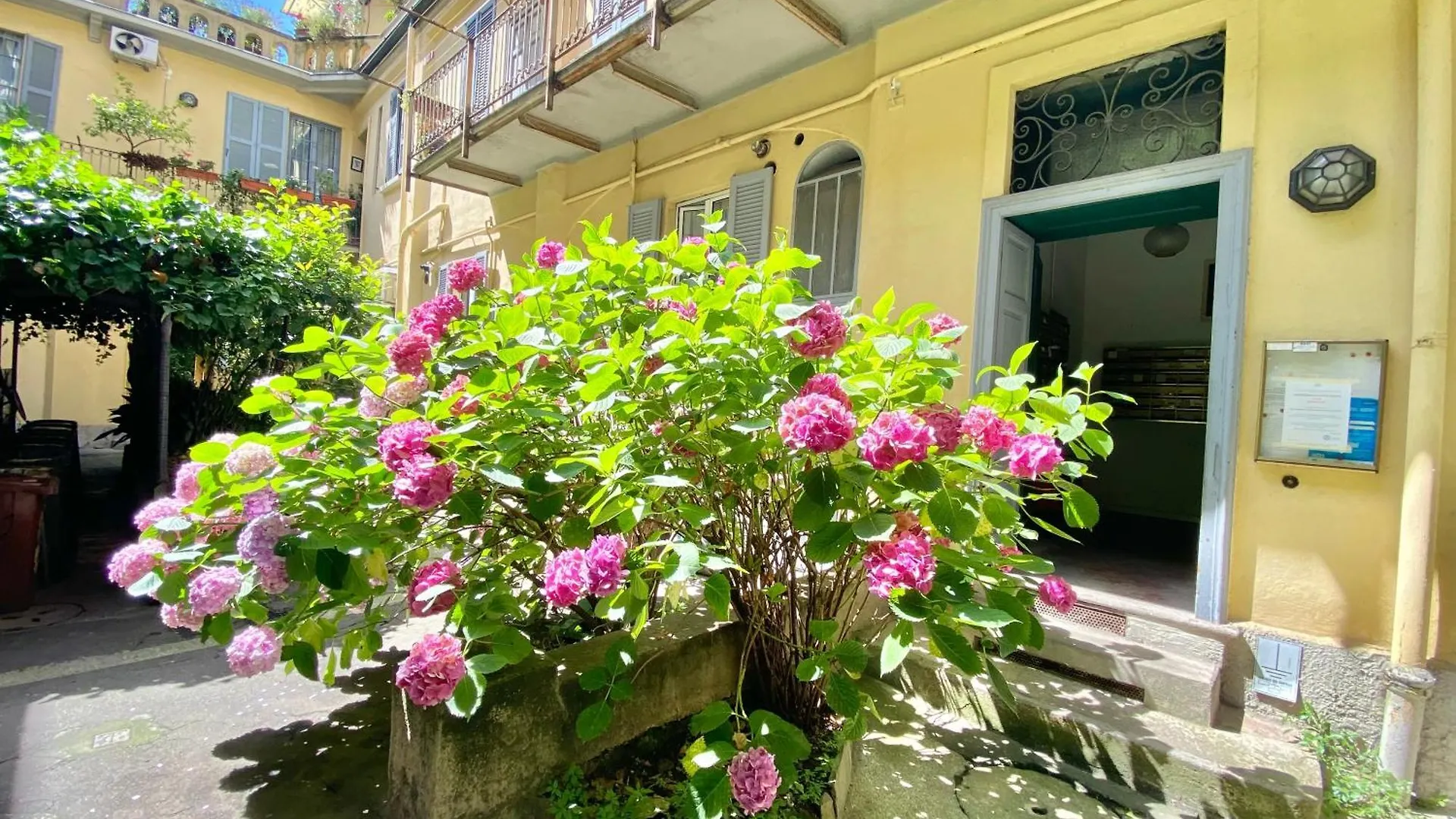 In Coorte Di Prestigio Salutati Apartment Milan